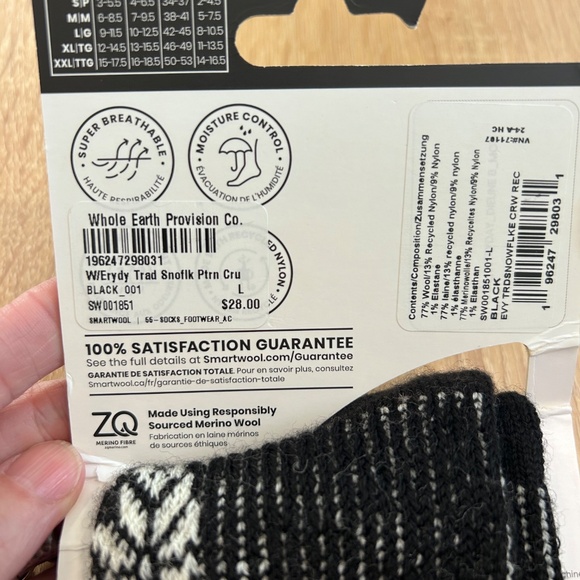 Everyday Cozy Traditional Snowflake Crew Socks - Picture 4 of 4